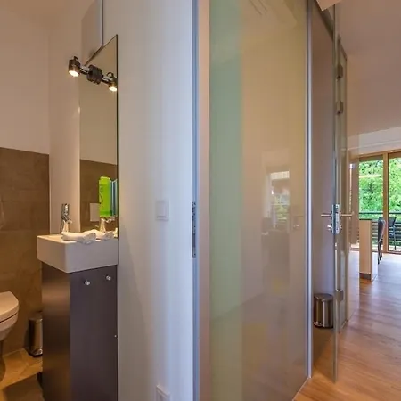 80 M *
